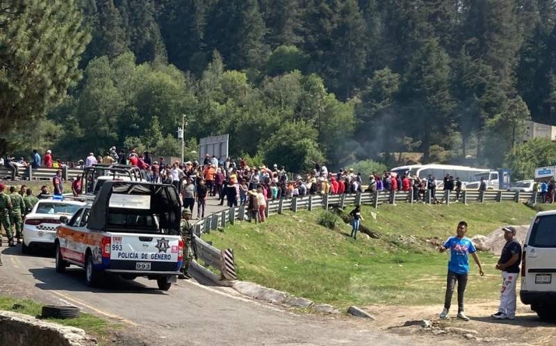 Habitantes de Río Frío bloquean autopista México-Puebla por robo de un menor  de edad – Primera Línea