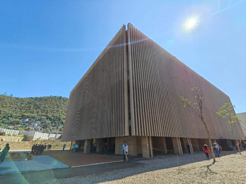 Murat y Slim inauguran el Centro Cultural Álvaro Carrillo